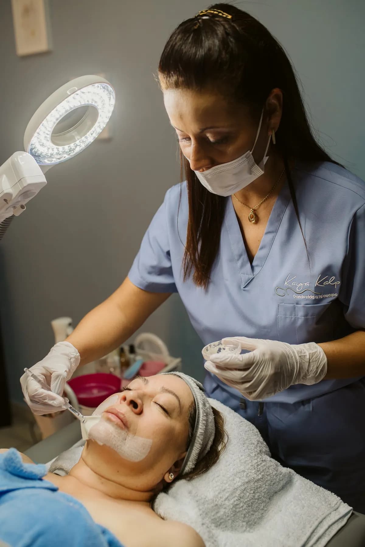 Tratamiento facial profesional en Kaya Kalp